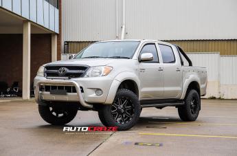 TOYOTA HILUX N70 4WD BLADE  OR GLOSS BLACK MILLED
